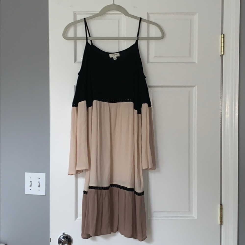 Tiered cold shoulder dress! Never worn